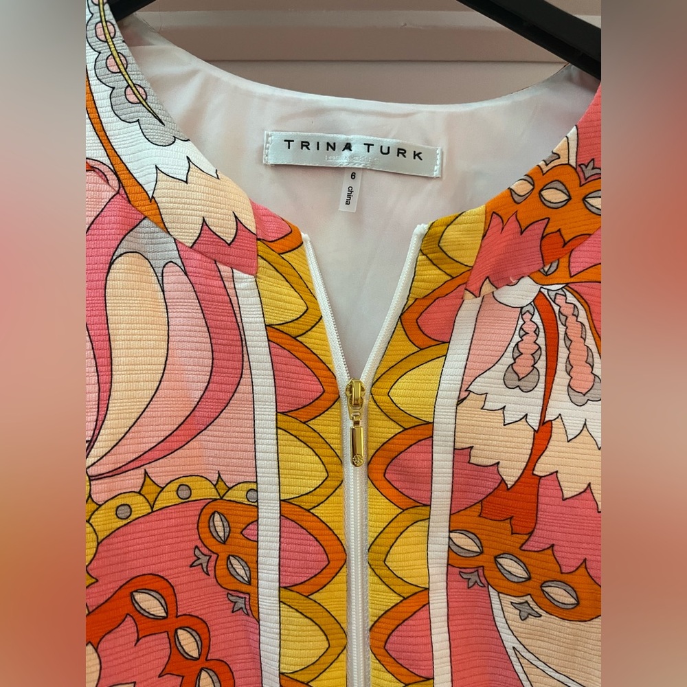Trina Turk dress, classic design pattern, two way zipper, short sleeve